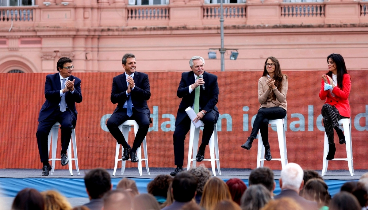 Alberto Fernández presentó un nuevo régimen de licencias por paternidad