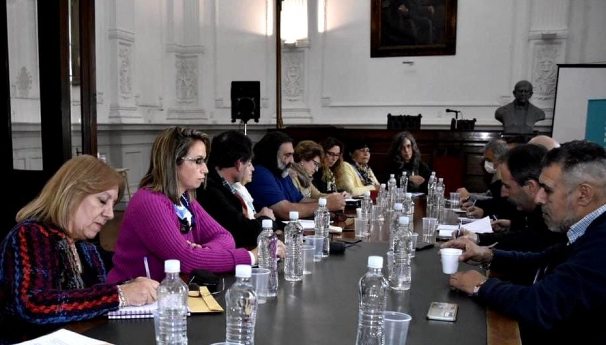 Gremios docentes: exigen reapertura paritaria y se oponen a la extensión de la jornada laboral