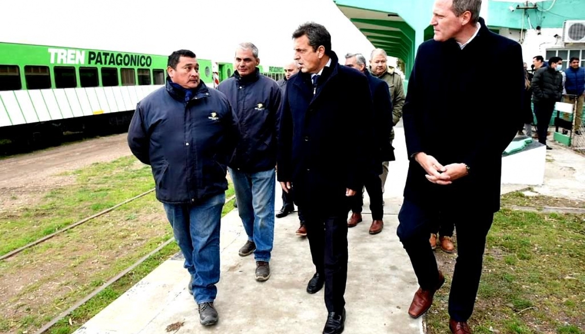 En su visita a Viedma, Massa destacó: "En la conectividad está en juego el federalismo"