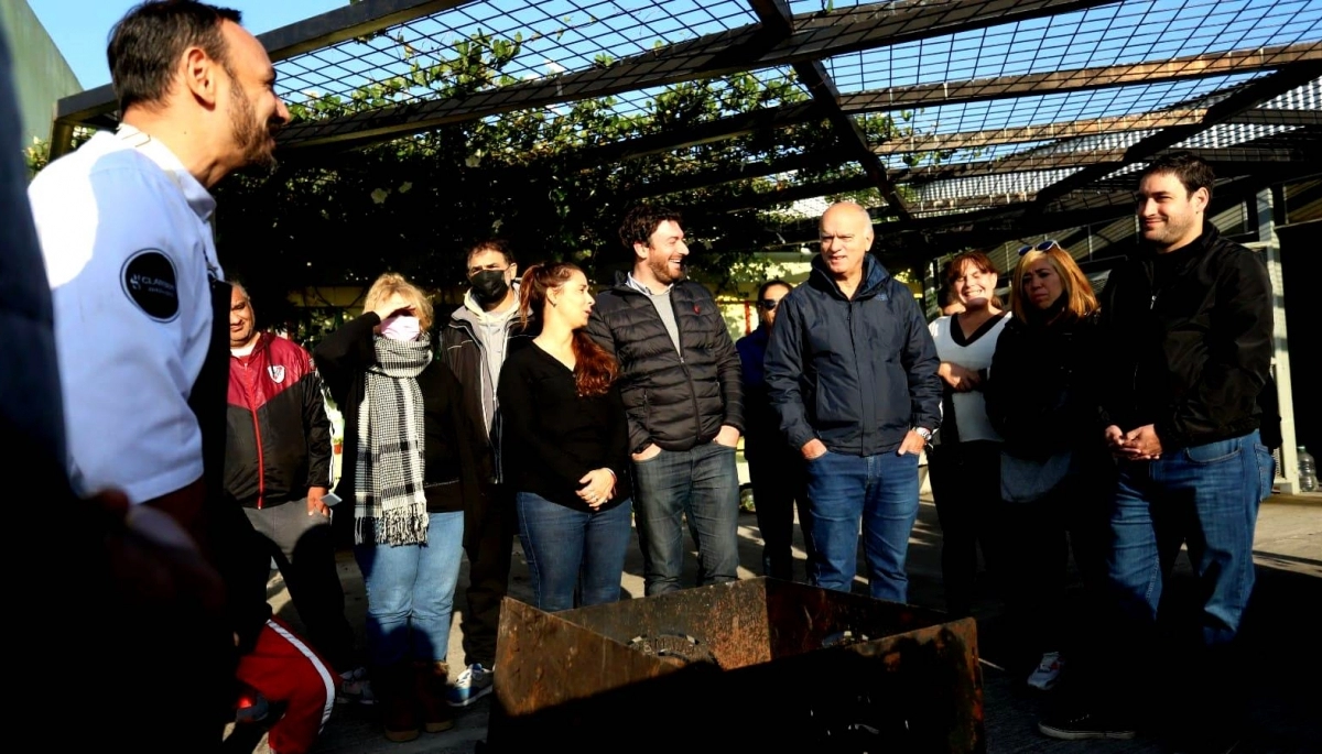 En el marco de un programa para emprendedores, Grindetti visitó un Taller de Gastronomía