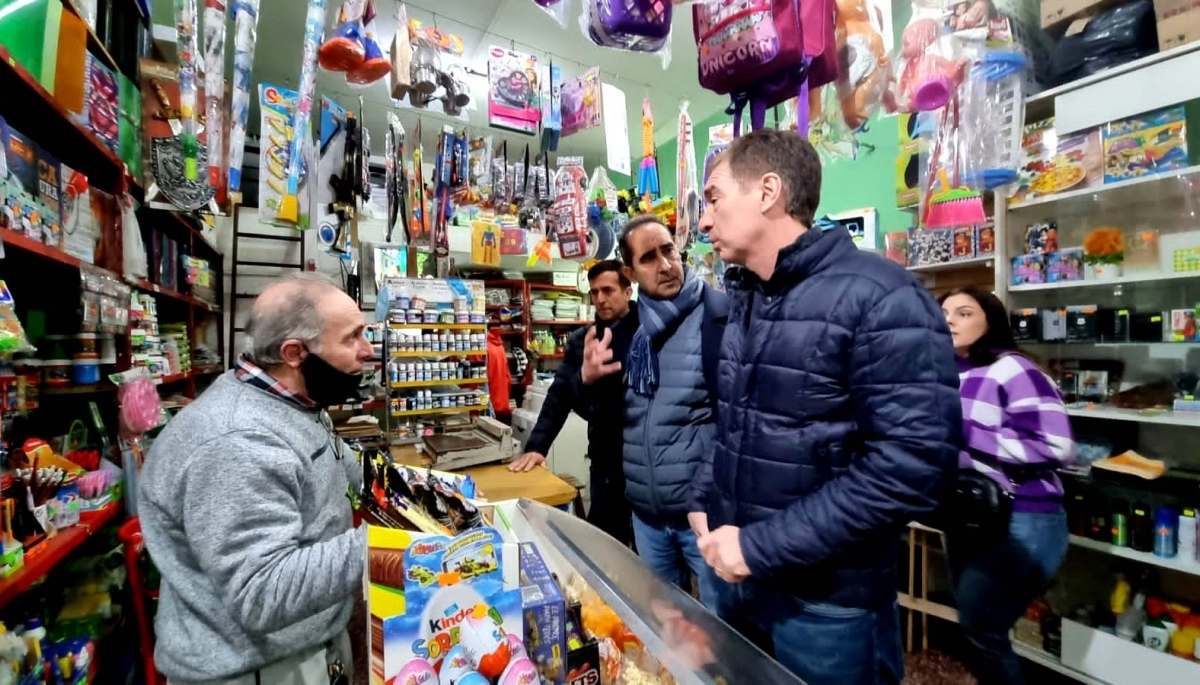 En su visita a Morón, Santilli aseguró que Kicillof “perdió la brújula y está ausente”