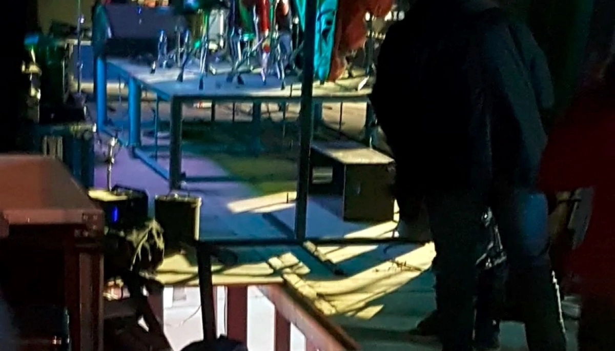 Azul: se quebró una tarima, un músico cayó 4 metros y apuntan contra el Municipio