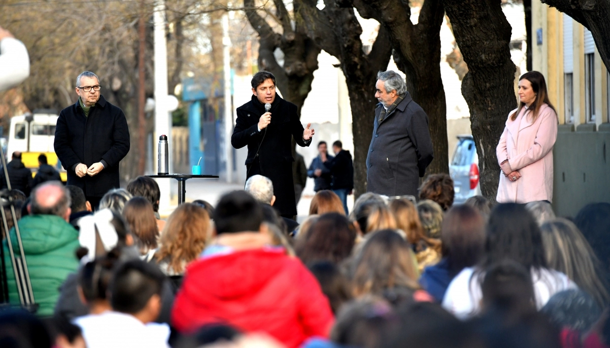 Kicillof y un gesto a la UCR: apoyó debatir más la autonomía municipal