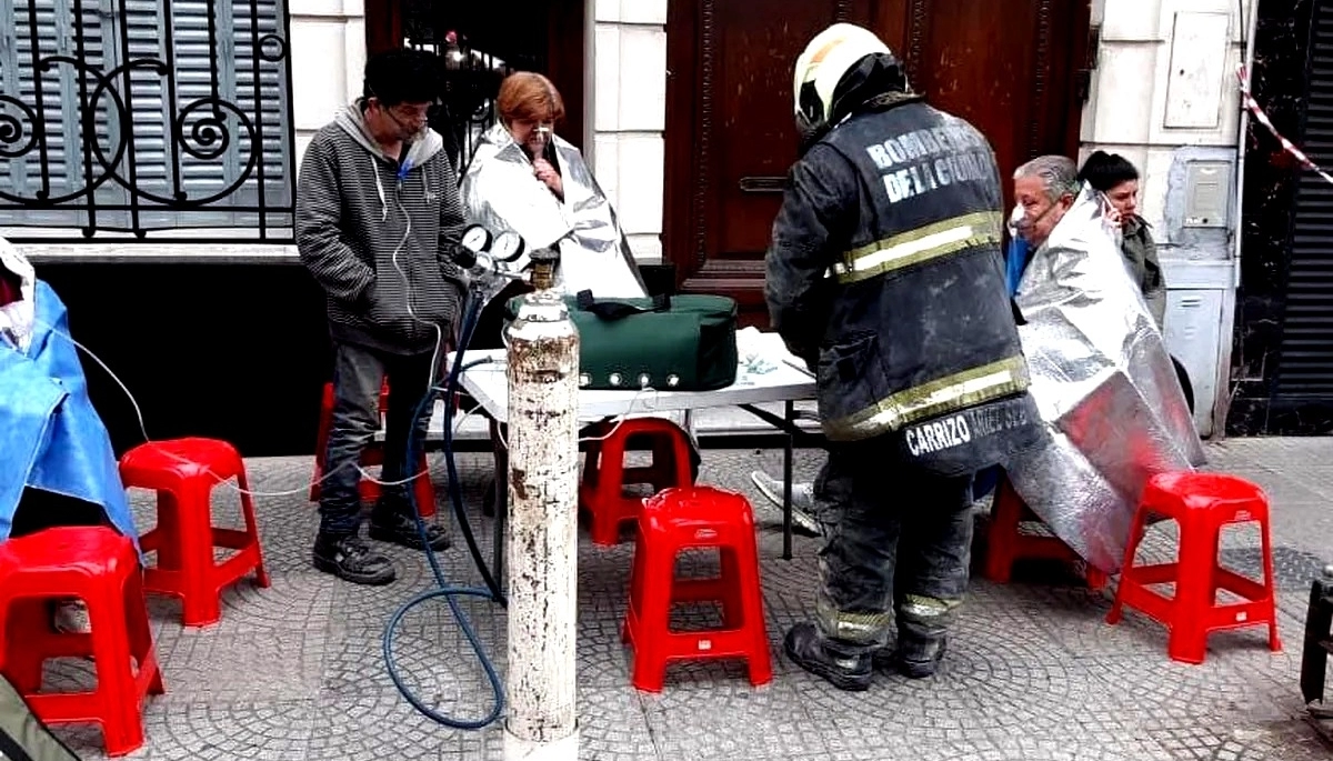 Una mujer fallecida y 17 asistidos por inhalación de monóxido de carbono