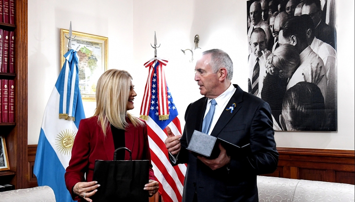 Trabajo en conjunto: el embajador de Estados Unidos y una visita al Senado bonaerense