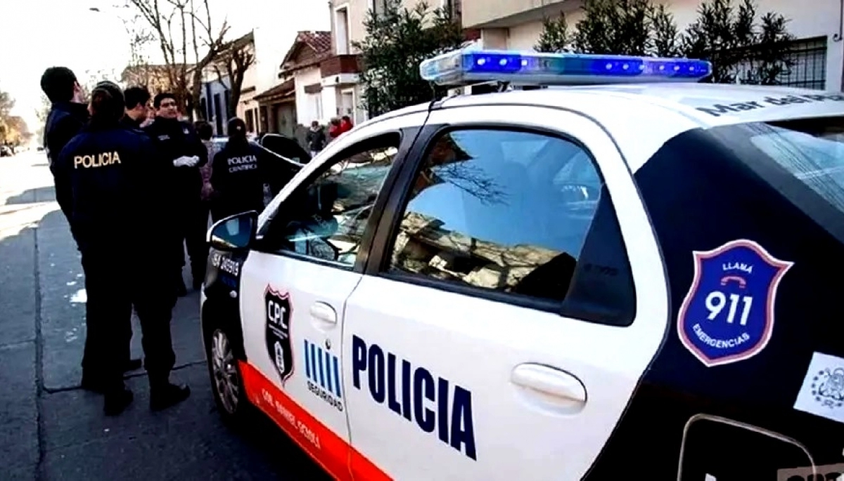 Insólito: se fugaban después de robar y se les cayó la pistola