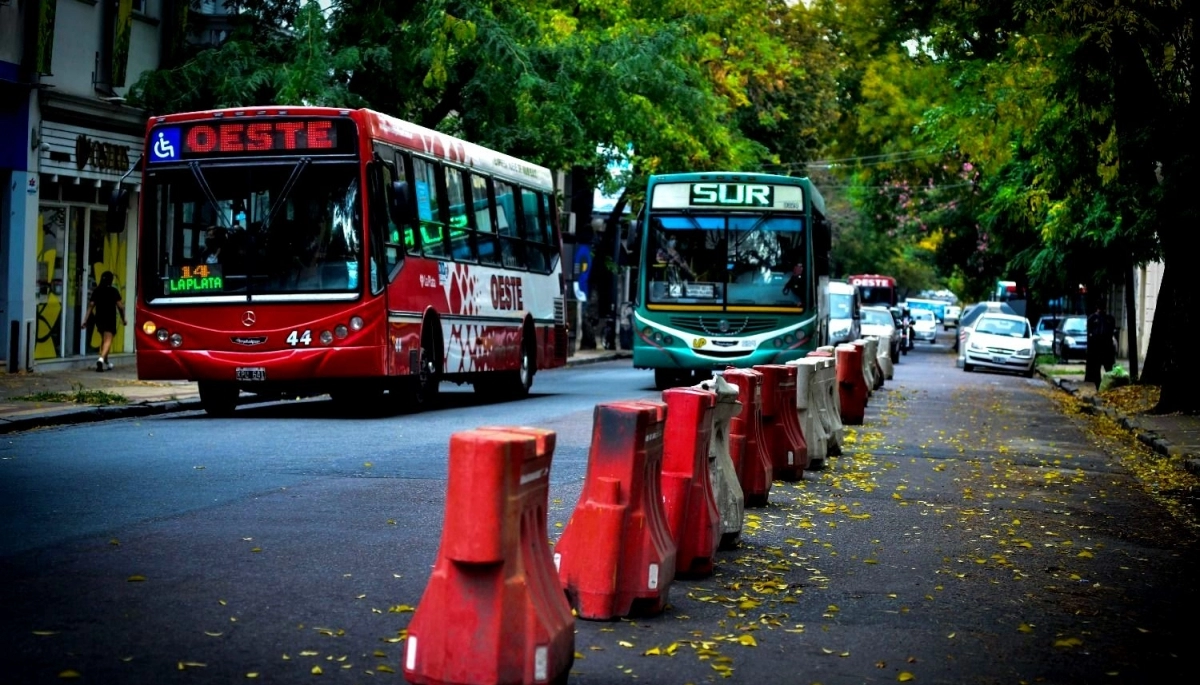 Confirman la fecha de los carriles exclusivos para micros en la Calle 54 de La Plata