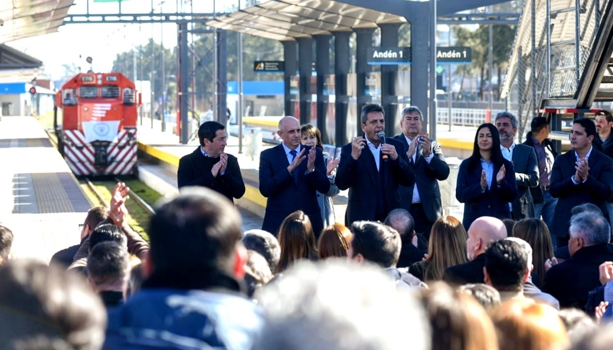 Con un rol activo, Massa presentó la nueva Estación de tren en Grand Bourg