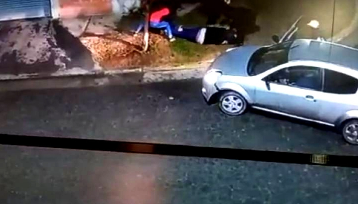 Video: un hombre muy malherido por un brutal ataque piraña