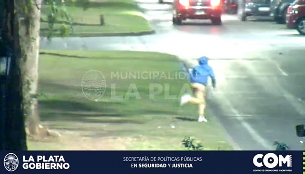 Video: detienen a cuatro personas por el robo de una moto eléctrica en La Plata