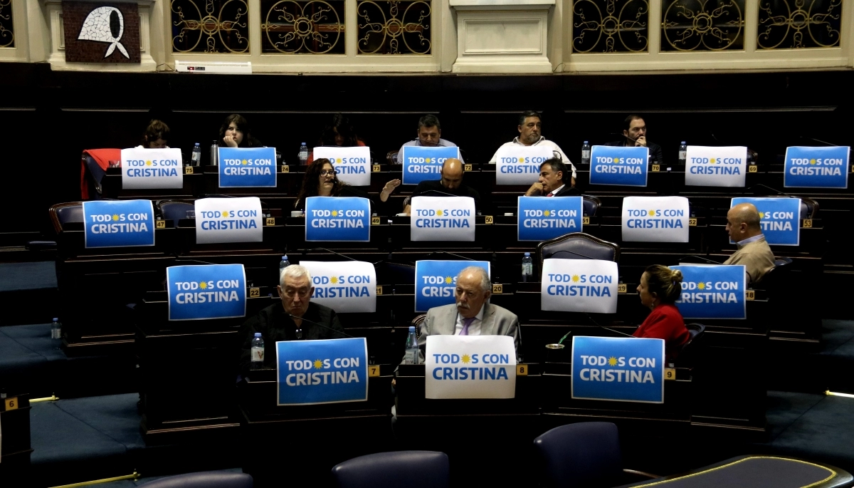 Diputados bonaerenses se plantaron y denunciaron "persecución" contra Cristina