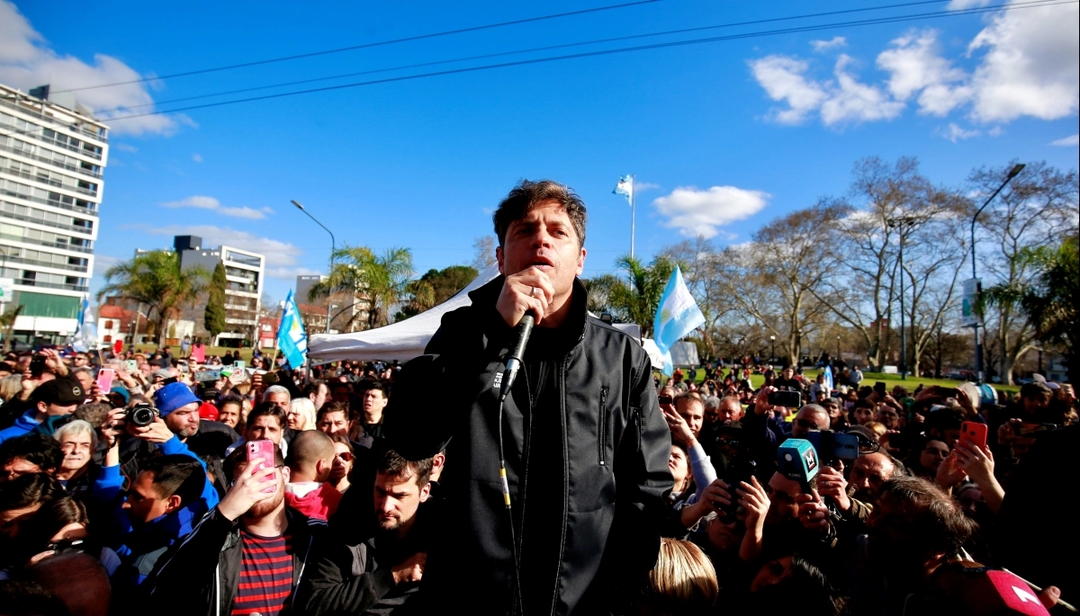 Kicillof encabezó un acto a favor de Cristina en una plaza céntrica de La Plata