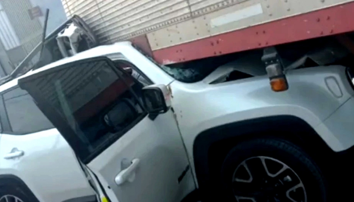 Robo al voleo en Caseros: a una pareja le sacaron una camioneta y la chocaron con un acoplado