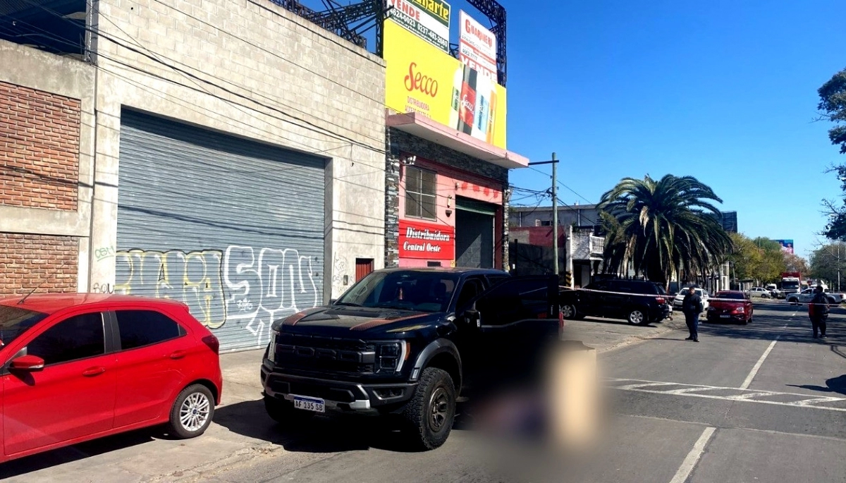 Sicarios sueltos en Castelar: asesinaron a un empresario en la puerta de su distribuidora