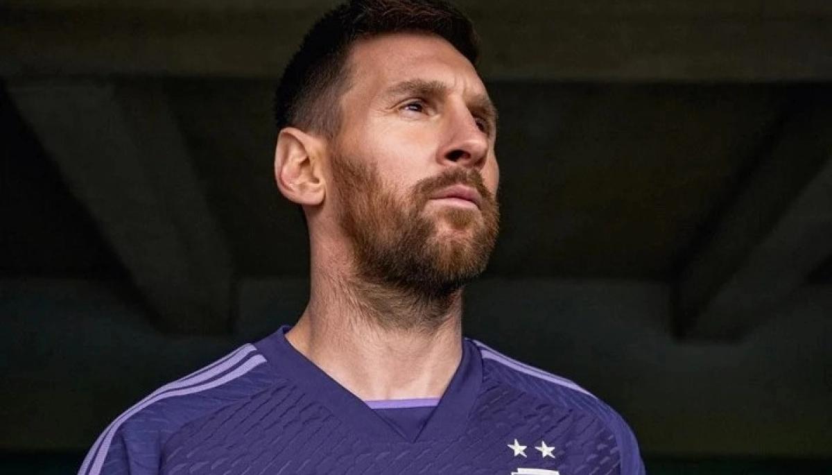 Se presentó la nueva camiseta de la Selección Argentina: por qué el color violeta