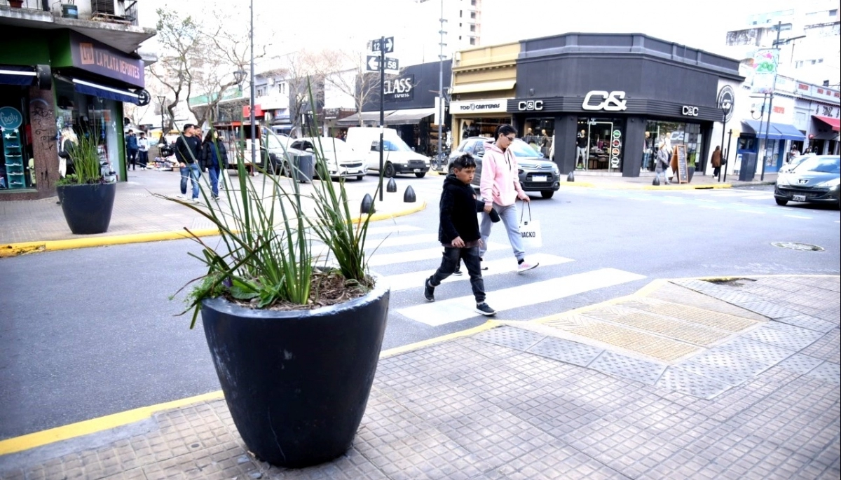 Obras para optimizar el tránsito en Calle 12: el centro comercial La Plata