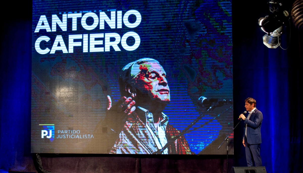 Kicillof en el homenaje a Cafiero: "Ayudó a darle su identidad a la Provincia de Buenos Aires"