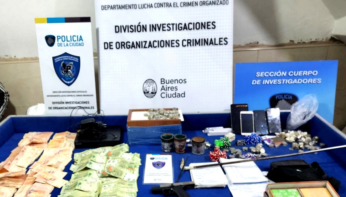 Saltó la banca: allanaron un casino clandestino, secuestraron un millón de pesos, armas y drogas