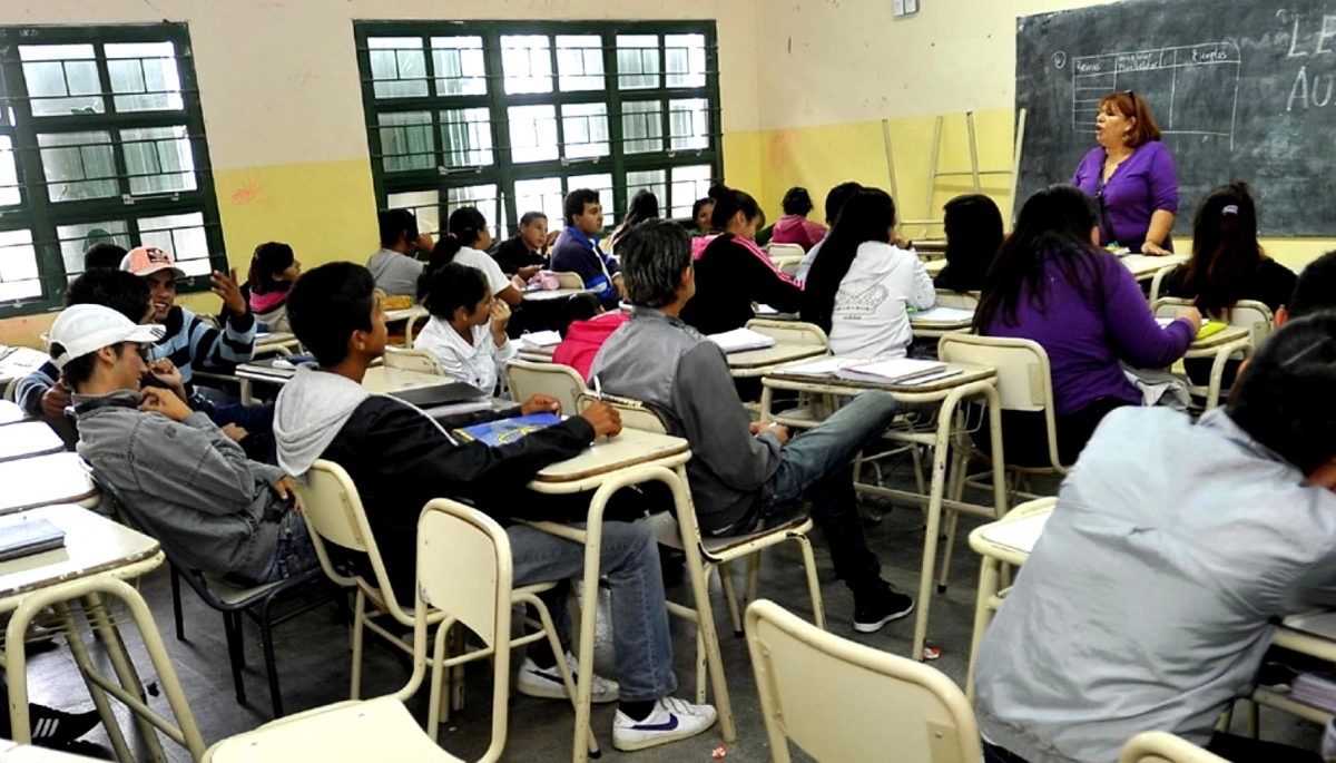 ¿Hay clases en La Plata?: una seccional de la FEB lanza un paro para el miércoles 14