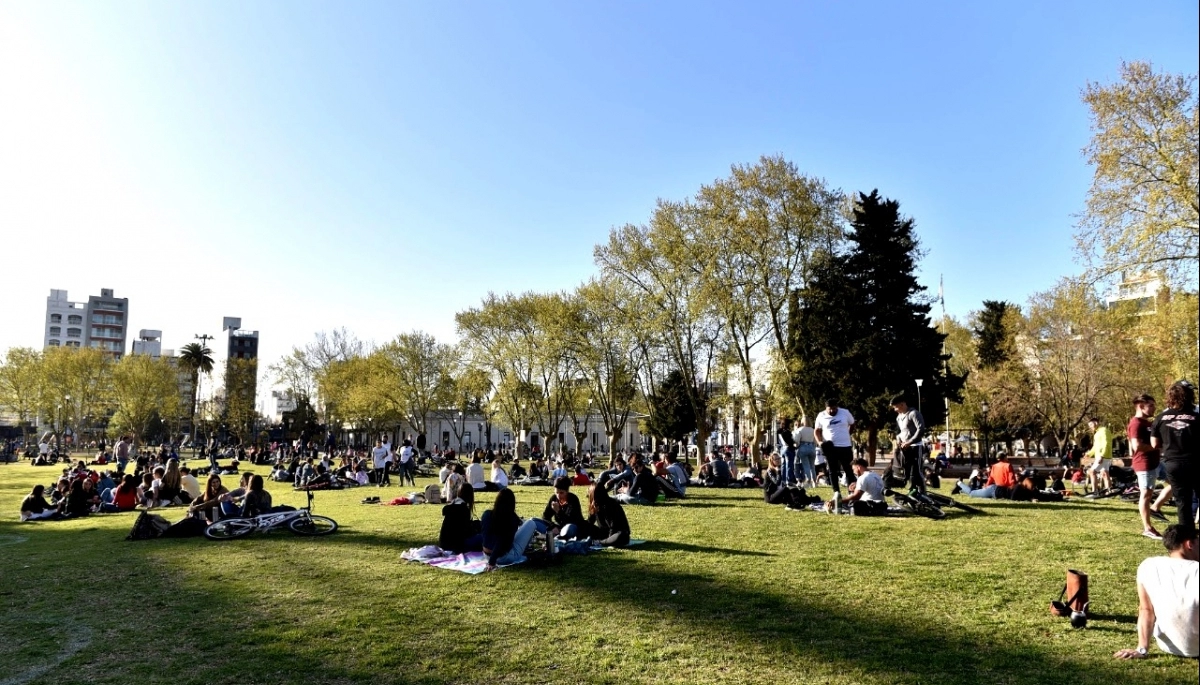 Con DJ, música en vivo y actividades deportivas, se palpita el Día de la Primavera en La Plata