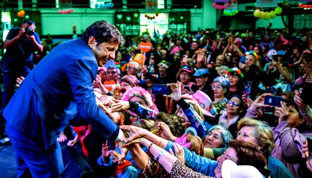 Ante una multitud, Kicillof y Mussi festejaron el Día del Jubilado en Berazategui