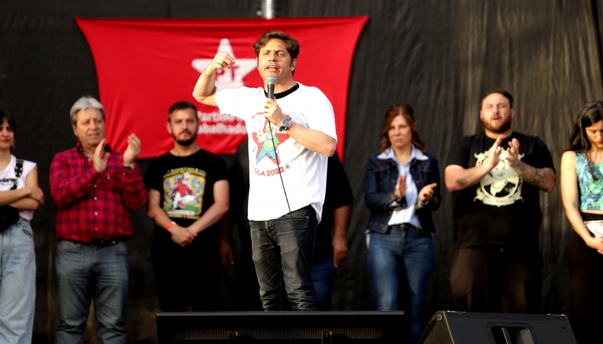 Desde La Plata, Kicillof se puso la camiseta y cerró la campaña de apoyo a Lula Da Silva