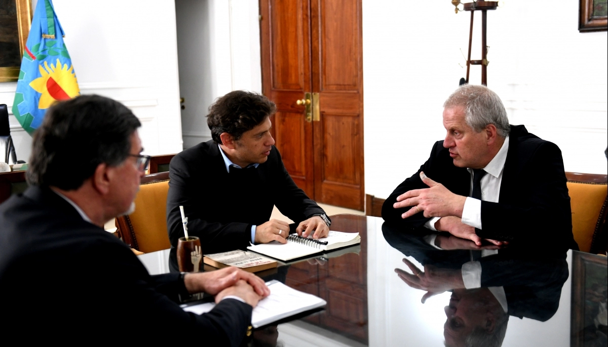 Una hora más de clases: Kicillof firmó el convenio para extender la jornada escolar