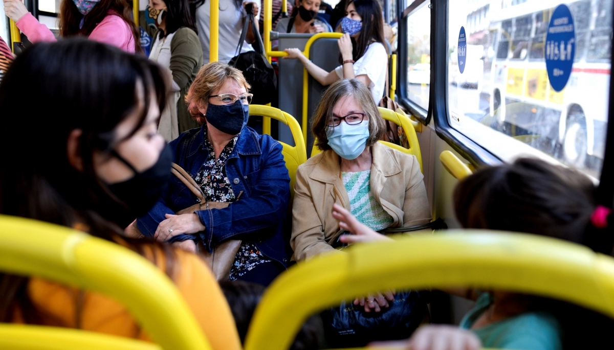 Oficial: dejó de ser obligatorio el uso del barbijo en colectivos y trenes