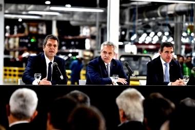 En medio del conflicto, Massa advirtió que abrirá las importaciones de neumáticos