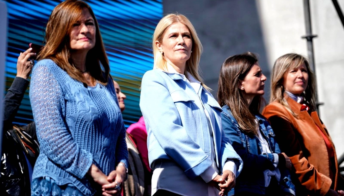 “Vamos a reconstruir lo que nos han quitado”, aseguró Magario en el Encuentro Provincial de Mujeres