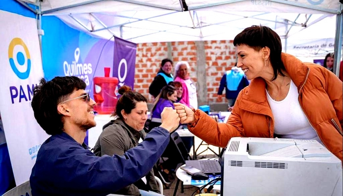 Mayra Mendoza visitó el operativo Quilmes Cerca del Comedor Caritas Felices