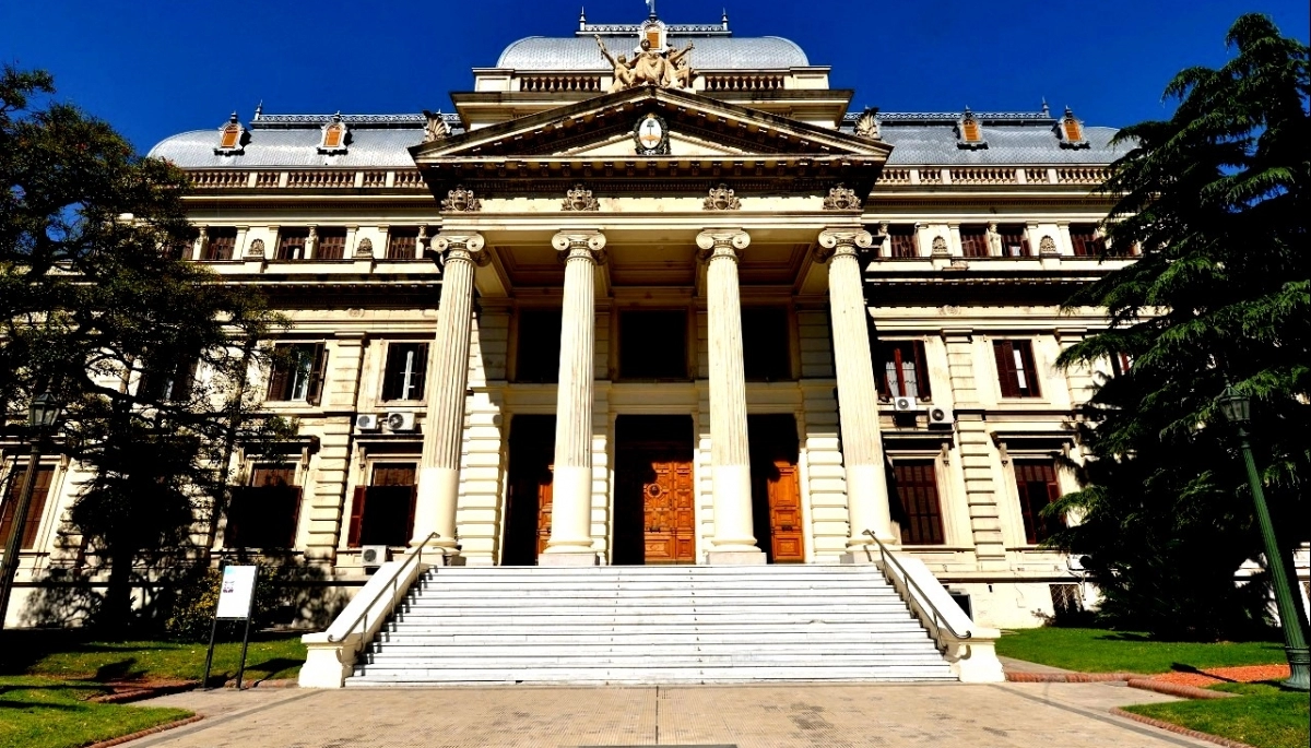 Buscan cambiar la licencia laboral para adoptantes de niños mayores de 7 años