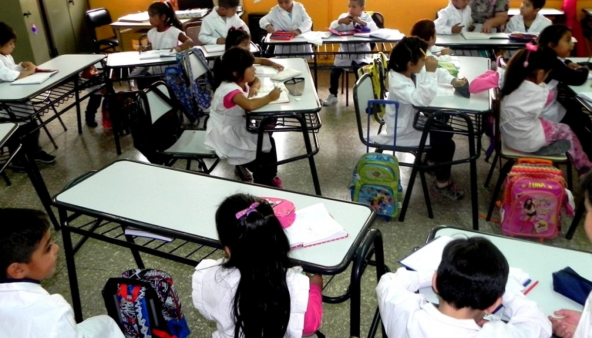 Oficializaron las horas extras en escuelas: cuáles son los detalles de la medida