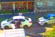 Caseros asediado por el delito: a media tarde sujetos armados le robaron el auto en la puerta de la casa