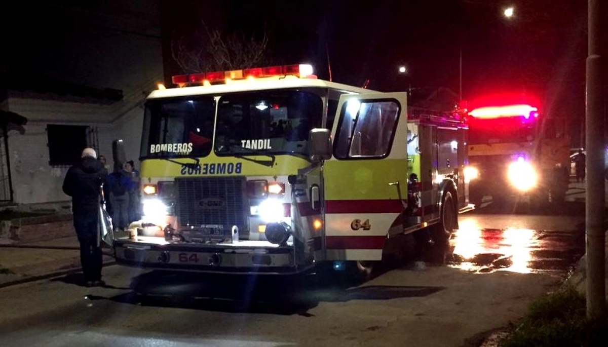 Pánico en un monoblock de Tandil: incendiaron la casa de un presunto abusador sexual