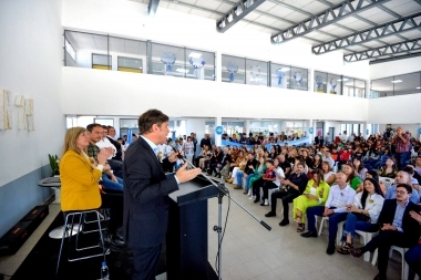 Con el foco en la gestión, Kicillof inauguró una escuela secundaria en Campana