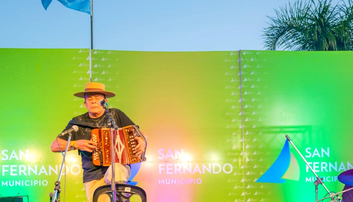 Con música y baile Antonio Tarragó Ros cerró la 25ª Fiesta del Litoral en San Fernando