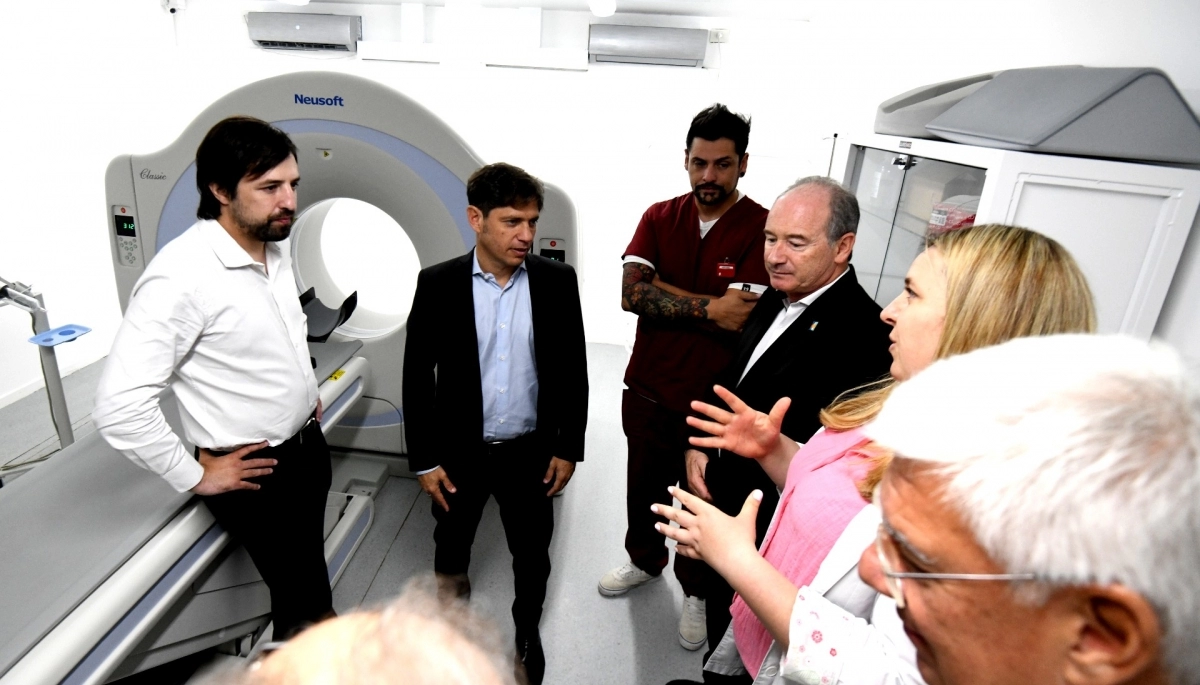 Kicillof recorrió Monte Hermoso junto a Marcos Fernández e inauguró un centro de Salud
