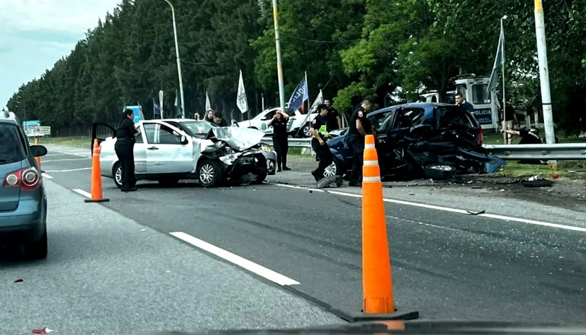 Antesala del fin de semana XXL: choque en cadena en la Ruta 2 y cinco heridos