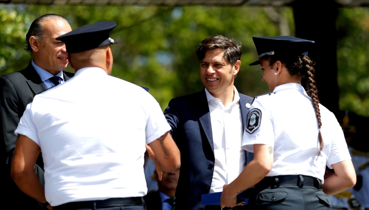 Nuevos policías: Kicillof y Berni encabezaron el acto de egreso de 1400 cadetes