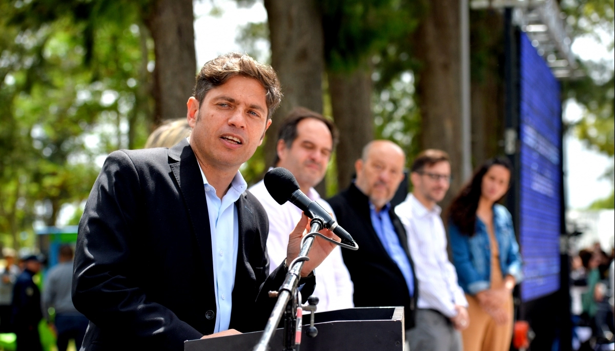 Kicillof participó junto a Paredi y Simone de la entrega de 100 viviendas en Coronel Vidal