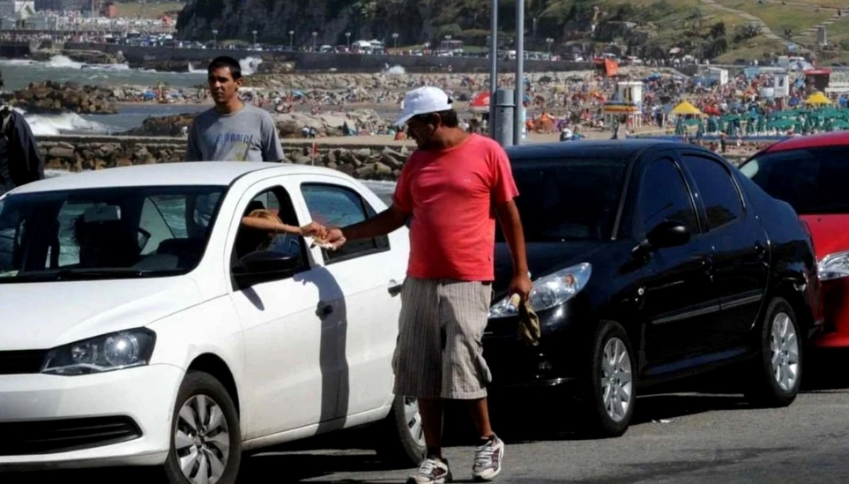 En Mar del Plata habilitaron una línea de WhatsApp para denunciar trapitos