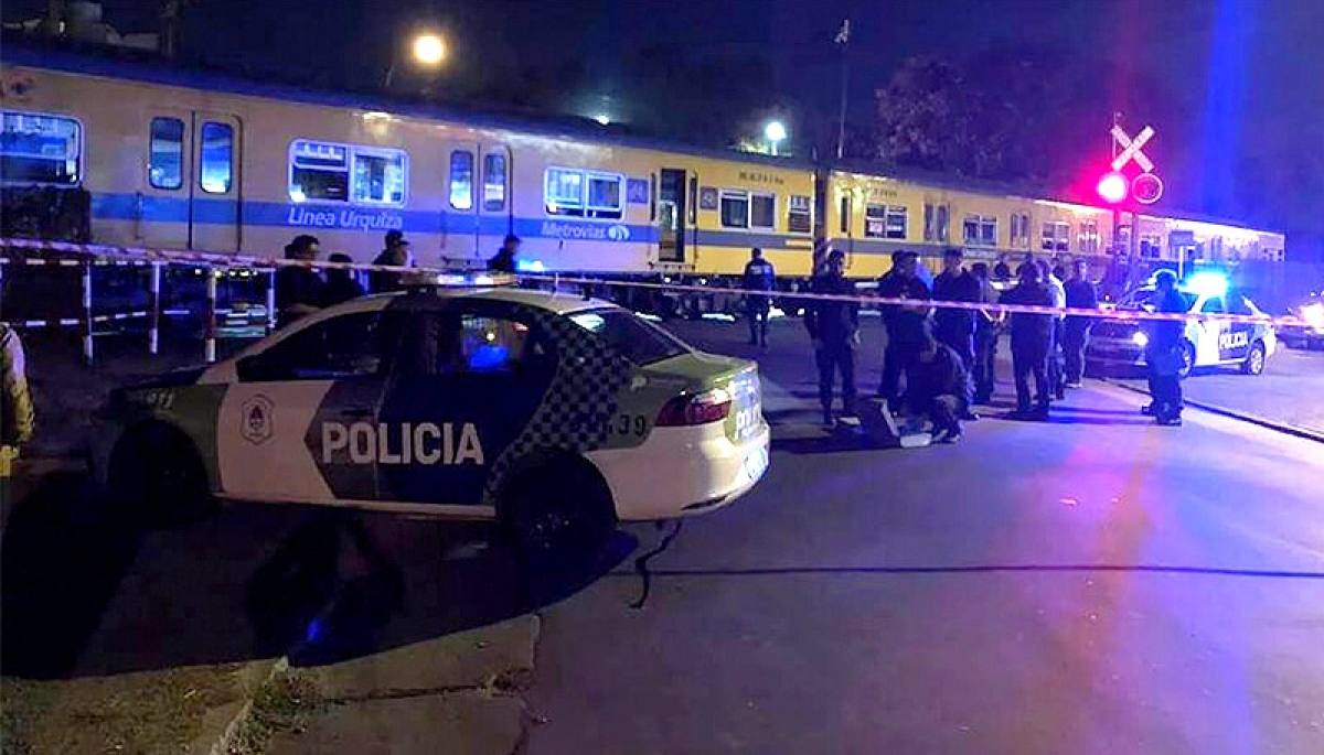 Robaban cables del tren, dejaron el carro en las vías y provocaron un desastre