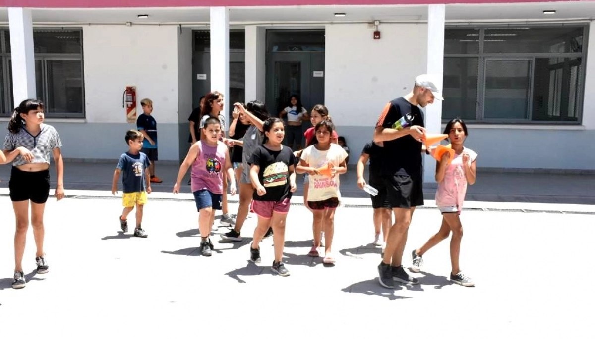 En Almirante Brown el programa de escuelas de verano arrancó en 53 establecimientos