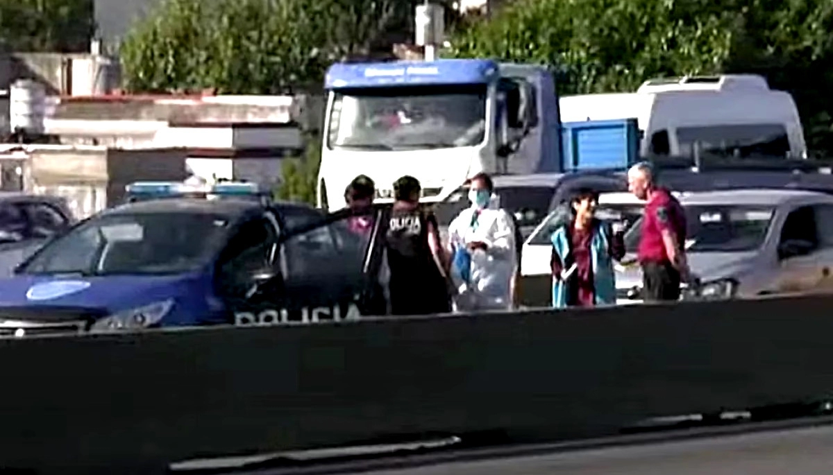 Discutió con su pareja, subió corriendo a la autopista para escapar y murió atropellada