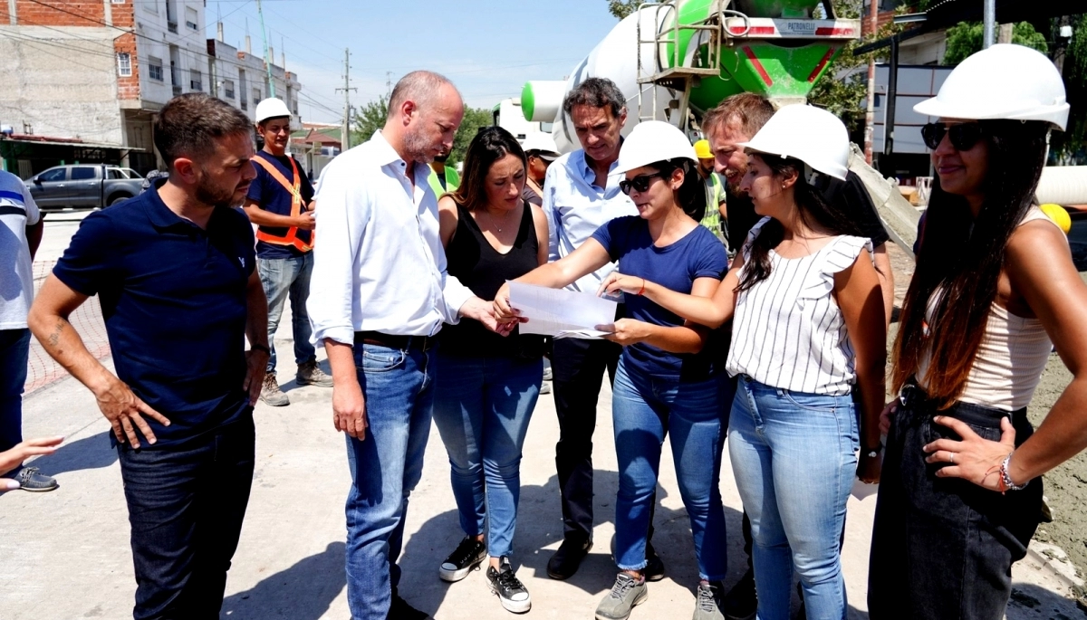 Insaurralde y Katopodis supervisaron una obra de repavimentación en Lomas de Zamora