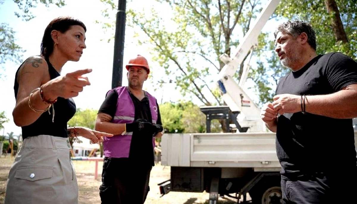 Mayra Mendoza supervisó obras de colocación de iluminaria LED en Ezpeleta Este