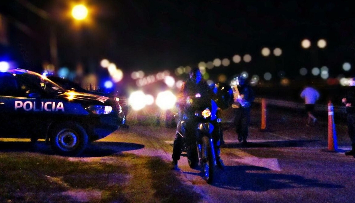 Fuga, persecución y choque: protagonizaron tres sospechosos armados en dos motos robadas
