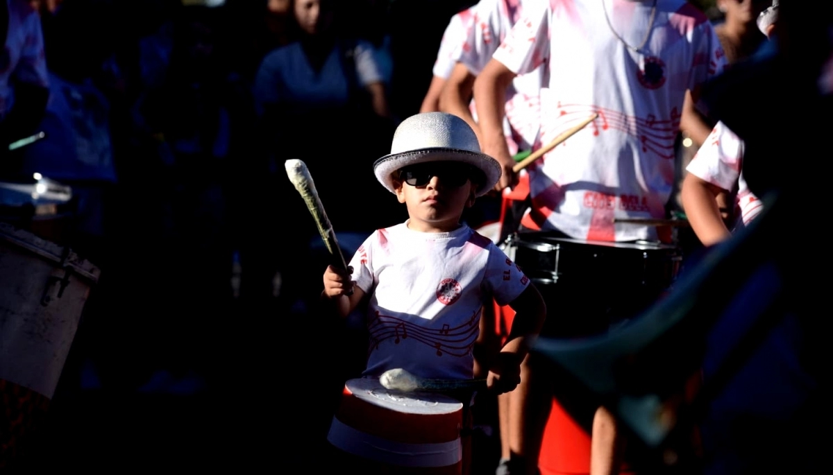 En La Plata convocan a murgas y comparsas para desfilar en los festejos de carnaval