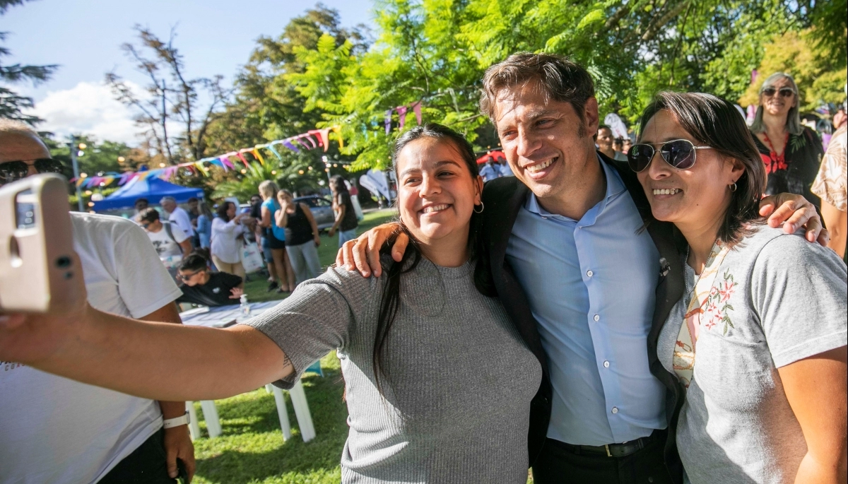 A puro fierro: en su visita a Balcarce, Kicillof fue a la 30º Fiesta Nacional del Automovilismo